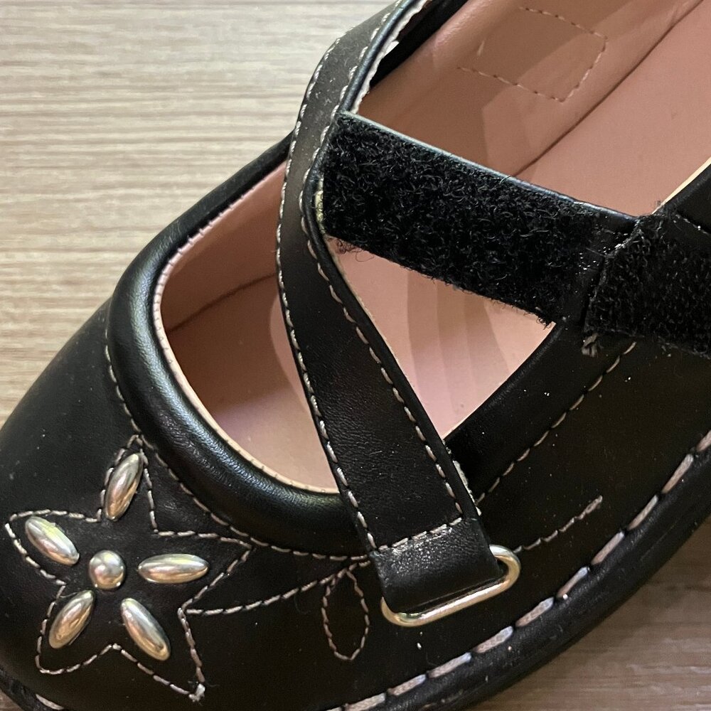 NEW! Arizona Jean Maggie Mary Jane Uniform Shoes Girls Size: 2 - Picture 2 of 4